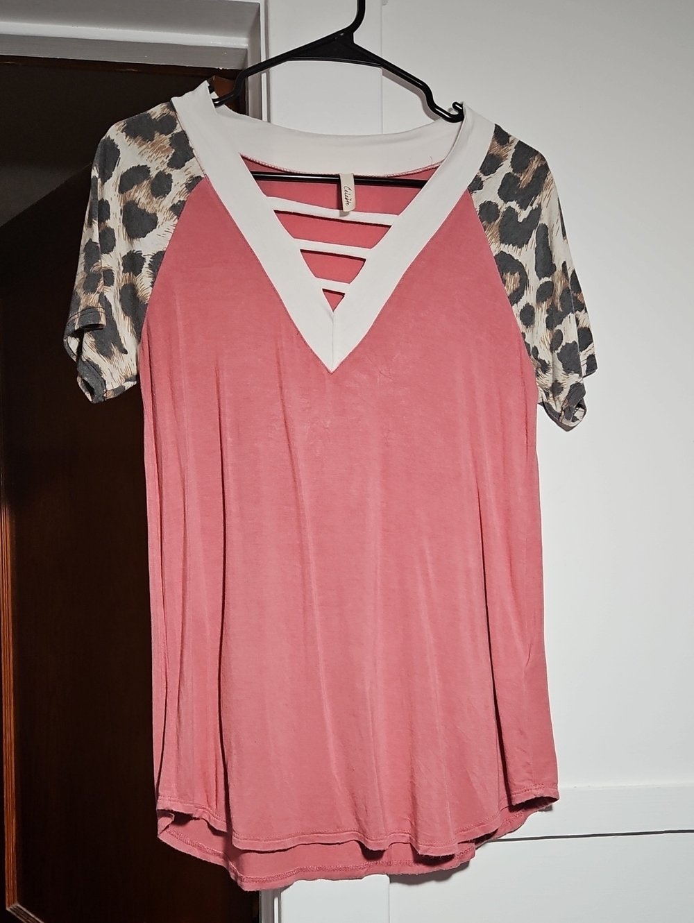 Celeste Stretchy Rose Pink Short Leopard Print Sleeve Top T-Shirt Size Small EUC